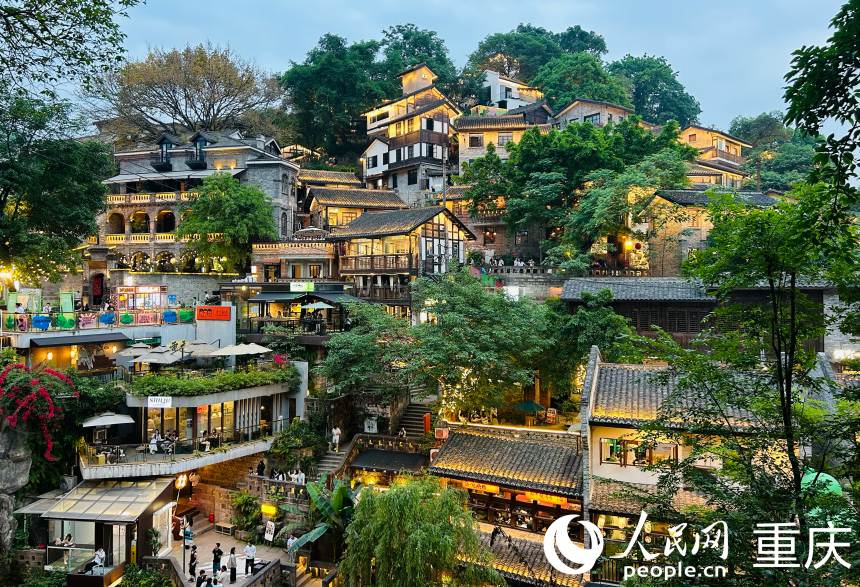 華燈初上的下浩里。人民網(wǎng)記者 劉祎攝