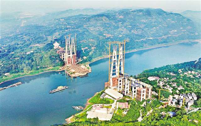 渝萬高鐵石沱長江大橋雙聯(lián)塔塔柱進(jìn)入封頂沖刺階段