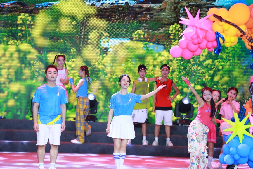 鈺鑫小學節(jié)目《一起跑》。張源攝