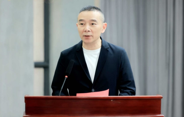 四川美術(shù)學(xué)院院長焦興濤致辭。四川美術(shù)學(xué)院供圖