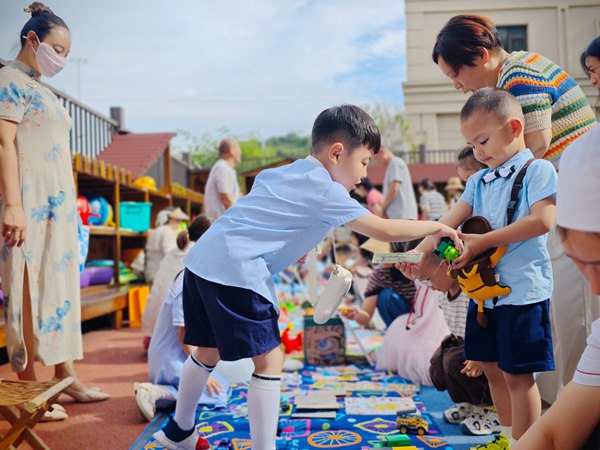 系列活動：跳蚤市場。北碚區(qū)椿山幼兒園供圖
