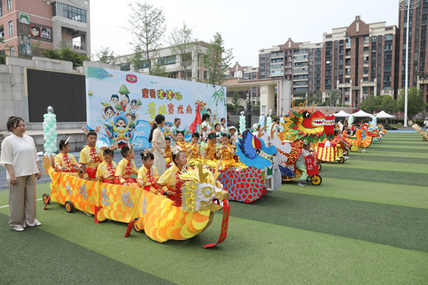 百舸爭流。付軍攝