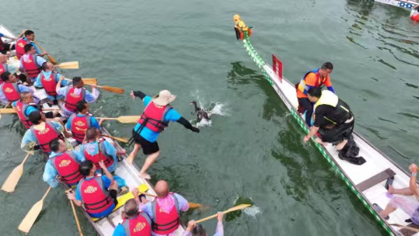 “搶彩頭”活動(dòng)。銅梁區(qū)委宣傳部供圖