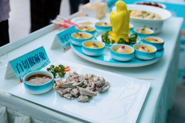 現(xiàn)場(chǎng)兔肉美食飄香。主辦方供圖