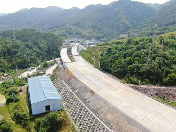 李家沱復(fù)線橋南引道項目。重慶市住房城鄉(xiāng)建委供圖