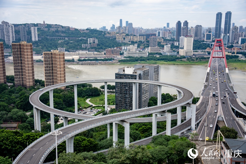 從銅元之光·天空島遠眺渝中半島。人民網(wǎng)記者 許崢攝