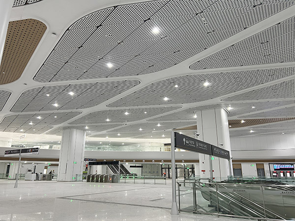 軌道交通6號(hào)線東站段重慶東站站點(diǎn)。唐鑫攝