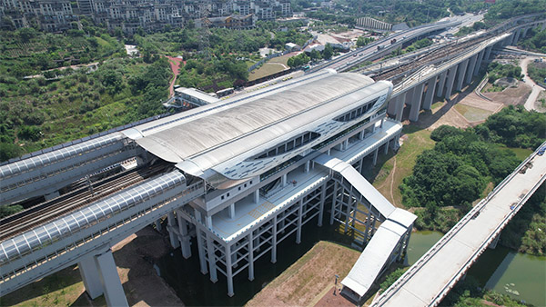 劉家坪站屋頂光伏發(fā)電站。中國(guó)電建供圖