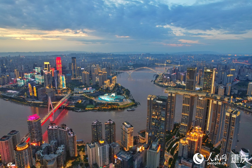 重慶兩江夜景。人民網(wǎng) 鄒樂(lè)攝