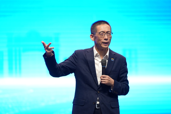 施一公院士來校作演講。西南大學(xué)附中供圖