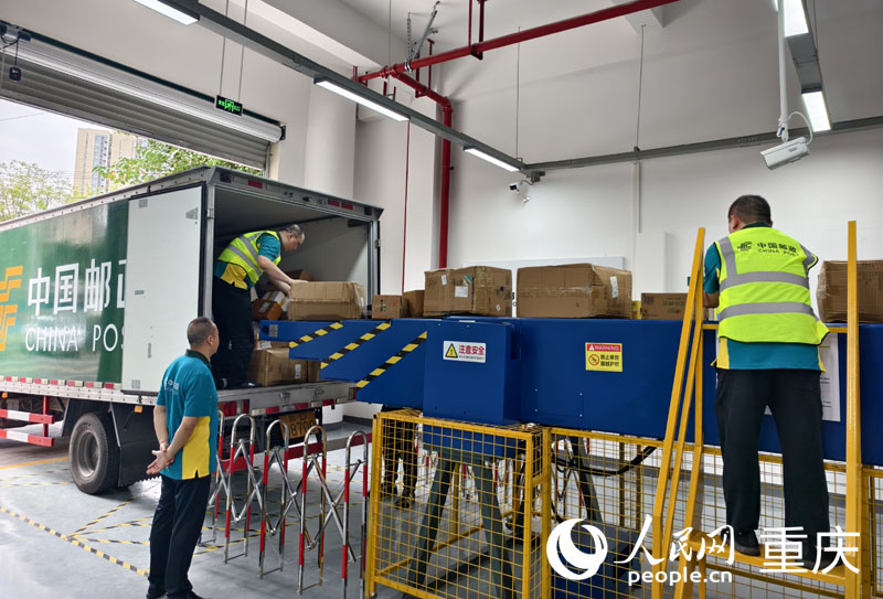 化龍橋國(guó)際郵件處理中心正式啟用。人民網(wǎng) 陳琦攝