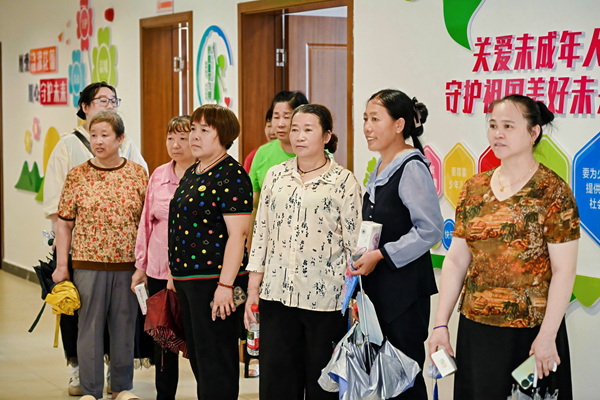 市民參觀了解渝北區(qū)救助管理站設施和救助情況。主辦方供圖