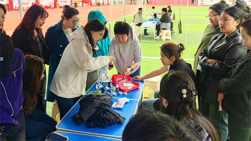 開展院前急救培訓。重慶市衛(wèi)健委供圖