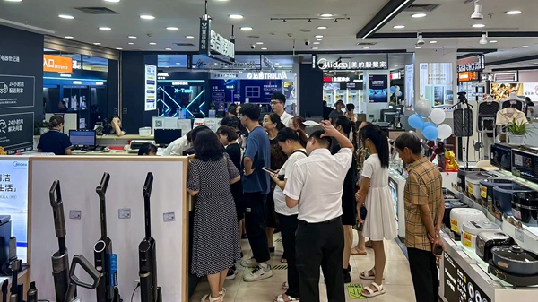 消費者購買電器。渝北區(qū)商務委供圖