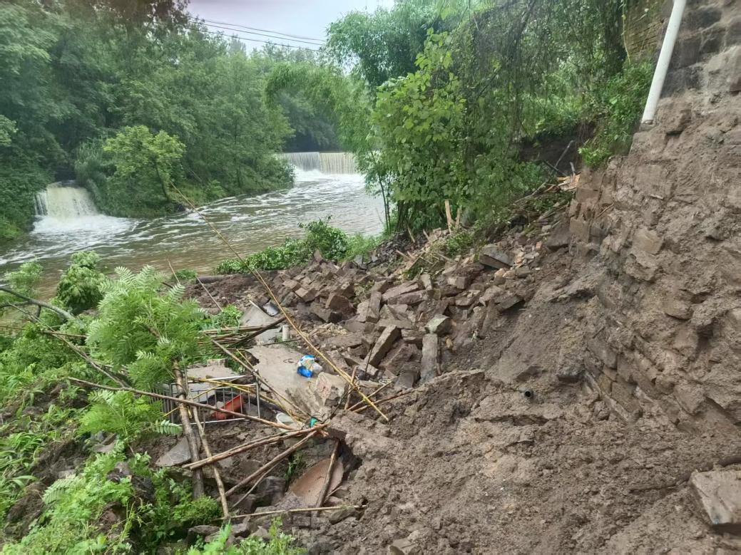 滑移后現(xiàn)場(chǎng)局部照片。川東南地質(zhì)大隊(duì)供圖