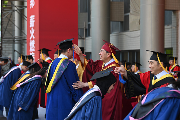 授位儀式。鄒樂攝