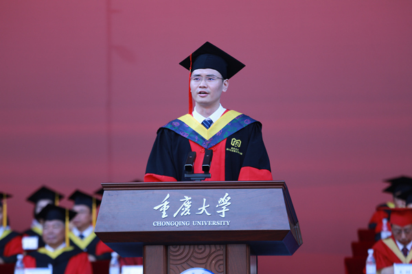 研究生代表錢泉發(fā)言。張源攝