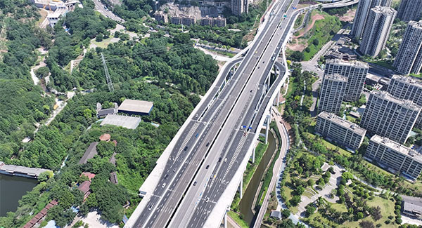 五臺(tái)山立交至雙山隧道段改造項(xiàng)目。重慶市住房城鄉(xiāng)建委供圖