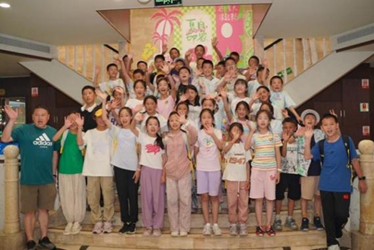 活動(dòng)合影留念。重慶市人力資源開發(fā)服務(wù)中心供圖