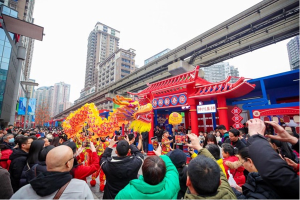 體育彩票充分融入假日經濟，吸引眾多市民、游客打卡體驗。重慶體彩供圖