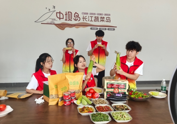 直播現(xiàn)場。重慶財經(jīng)學(xué)院供圖