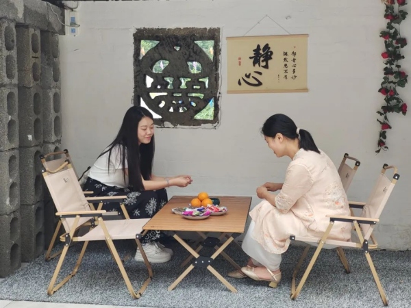 游客休閑度假。涪陵區(qū)融媒體中心供圖