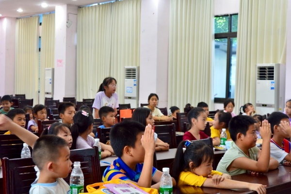 多語種課堂現(xiàn)場。吳倩攝