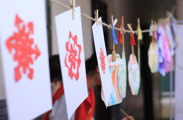 剪紙作品。重慶電力高等專科學(xué)校經(jīng)濟(jì)管理學(xué)院供圖