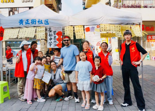 非遺游園嘉年華。重慶電力高等?？茖W(xué)校經(jīng)濟(jì)管理學(xué)院供圖