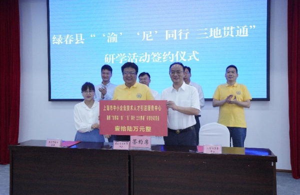 簽約儀式現(xiàn)場。李燦攝