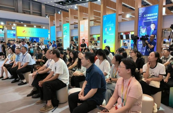 活動現(xiàn)場。重慶大學(xué)出版社供圖