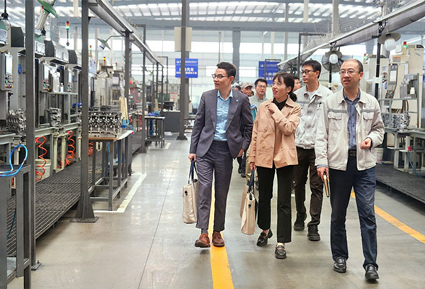 “重慶制造企業(yè)案例行”團隊走進秦安機電。重慶理工大學供圖