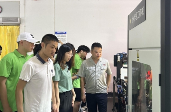 實(shí)踐團(tuán)參觀自動(dòng)化車間。重慶理工大學(xué)供圖