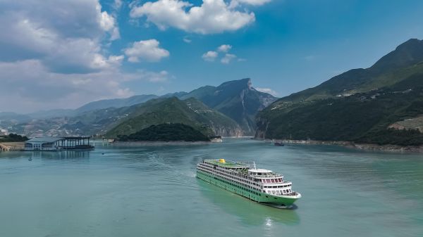 “長江記憶”游輪正在行駛中。黃金游輪供圖