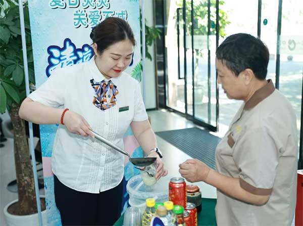 客戶服務(wù)中心變身清涼港灣。中國人壽壽險(xiǎn)重慶市分公司供圖