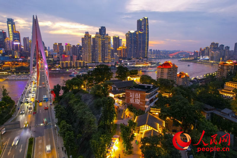 “南濱C灣”城市夜景。人民網(wǎng) 鄒樂攝