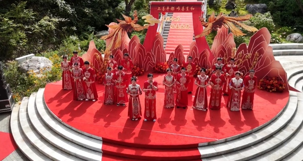 集體婚禮現(xiàn)場。豐都縣融媒體中心供圖