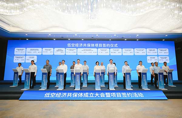 簽約活動(dòng)。重慶金融監(jiān)管局供圖