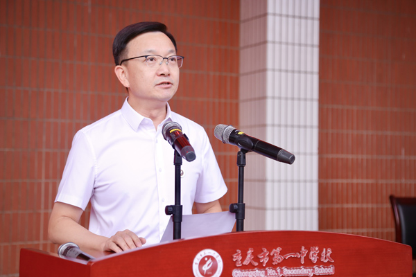 重慶一中校長毛明山。唐文蕤攝