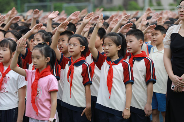 黨課現(xiàn)場。江南小學供圖