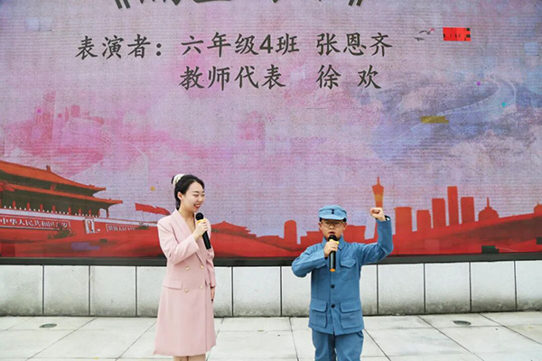 情景劇《隔空對話》演繹現(xiàn)場。重慶市鋼城實驗學(xué)校供圖