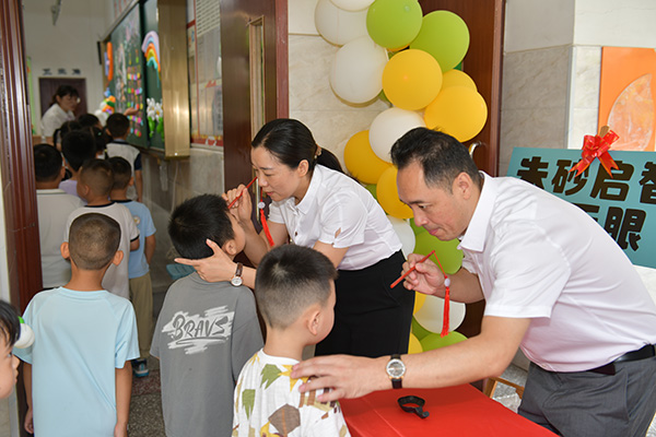 “朱砂啟智”迎新儀式。武隆區(qū)鳳溪小學(xué)供圖