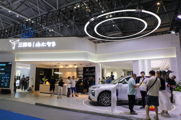 三翼鳥(niǎo)，海爾智家展臺(tái)。曹檢攝