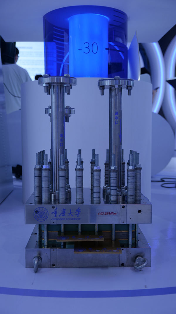 超低貴金屬載量質(zhì)子交換膜制氫電解堆。重慶大學(xué)供圖