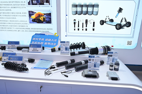 智聯(lián)汽車領(lǐng)域相關(guān)產(chǎn)品展示。鄒樂攝