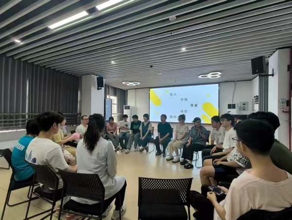 “健康從心出發(fā)”系列團(tuán)體心理輔導(dǎo)活動現(xiàn)場。重慶醫(yī)科大學(xué)第四臨床學(xué)院供圖