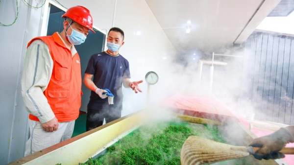 獲獎(jiǎng)作品《電力“烤”出花椒香 村民走上致富路》組圖之一。國(guó)網(wǎng)重慶市電力公司供圖