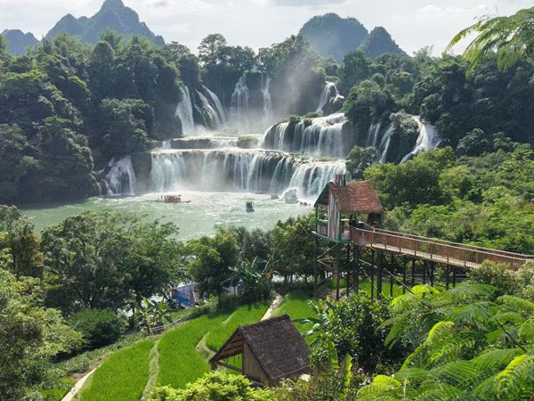 德天瀑布。g