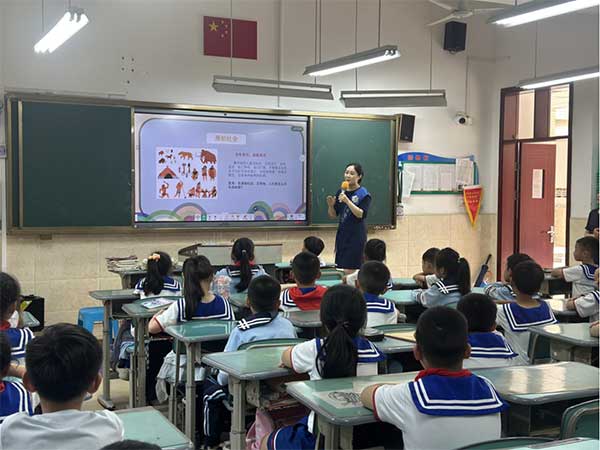 金融安全知識進校園。恒豐銀行重慶分行供圖