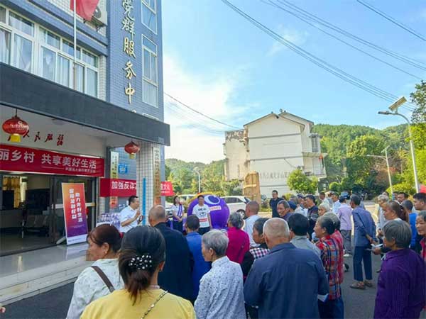 宣傳金融政策。光大銀行重慶分行供圖